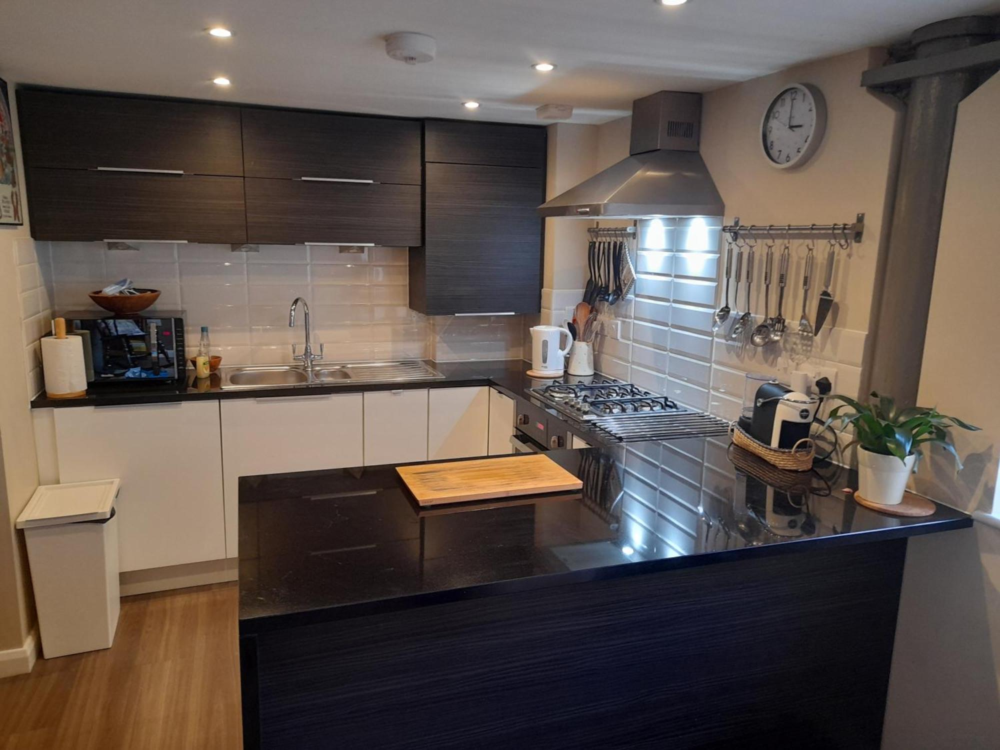 Old Brewery Home With Pool And Gym Access Oakhill Екстериор снимка