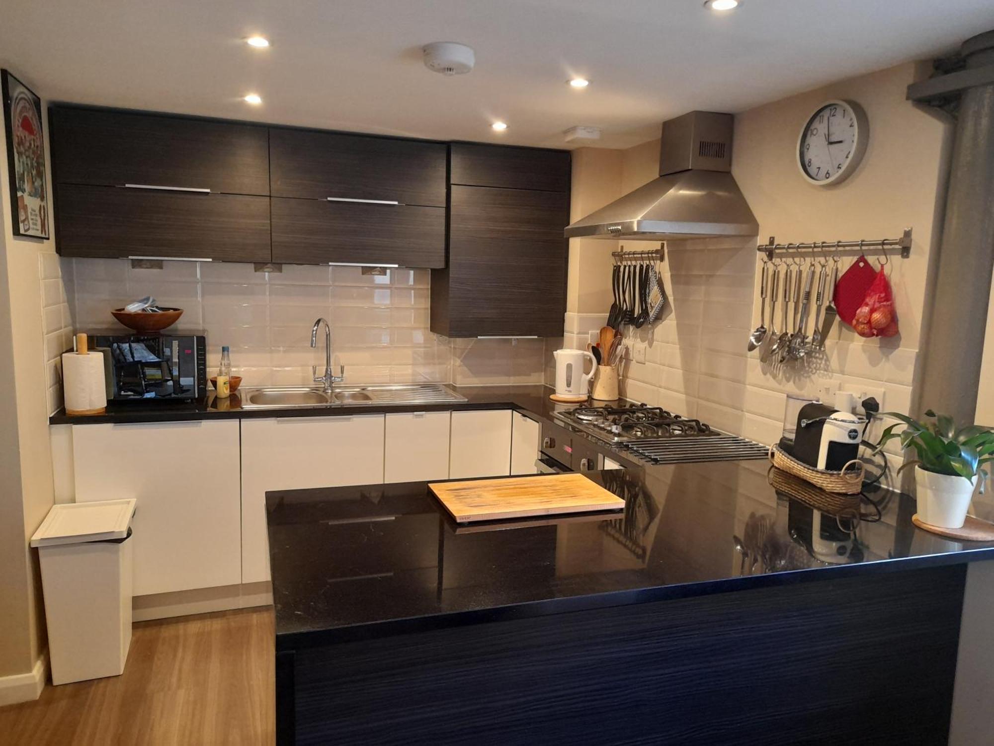 Old Brewery Home With Pool And Gym Access Oakhill Екстериор снимка